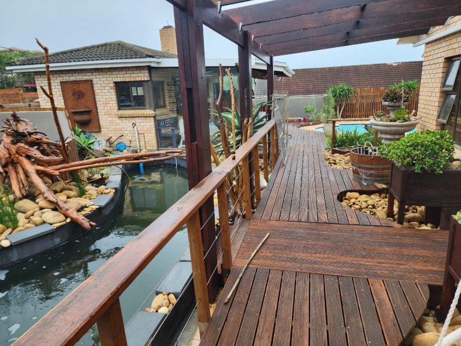 3 Bedroom Property for Sale in Winterstrand Eastern Cape